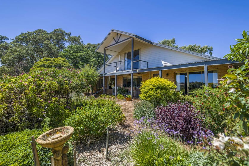 Click to view all images 89 Vine Cottage Lane Dandaragan WA 6507 - Image 2