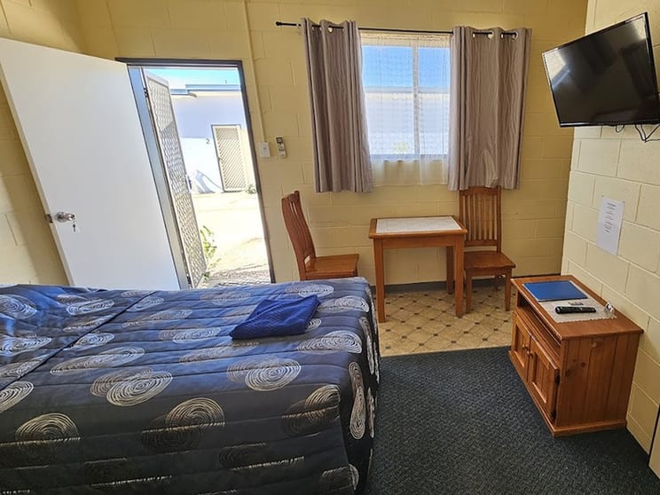 Click to view all images Motel business for sale in Lightning Ridge - Image 3