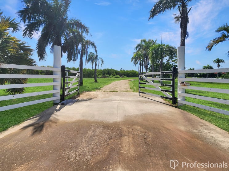 1 Conserdynes Road Bowen QLD 4805 - Image 2