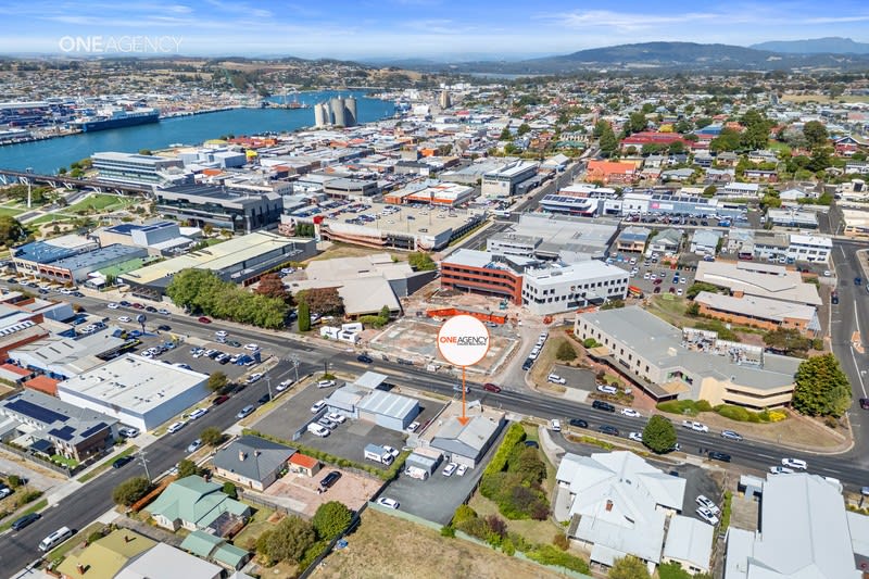 Click to view all images 30 Oldaker Street Devonport TAS 7310 - Image 2