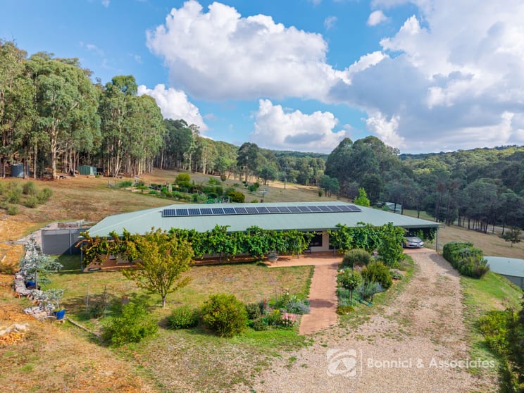 Click to view all images 170 Old Stanley Road Beechworth VIC 3747 - Image 1
