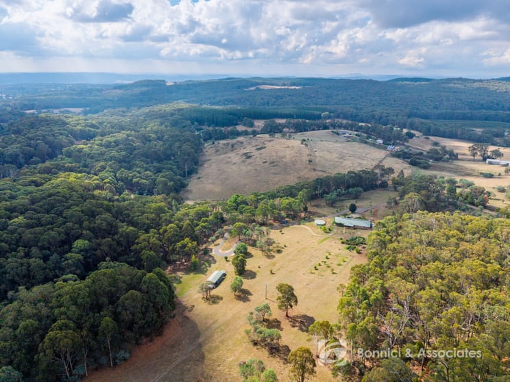 Click to view all images 170 Old Stanley Road Beechworth VIC 3747 - Image 3