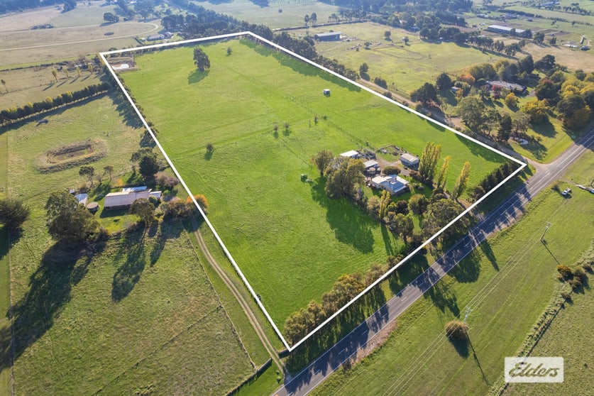 Click to view all images 359 Burton Avenue Kyneton VIC 3444 - Image 1