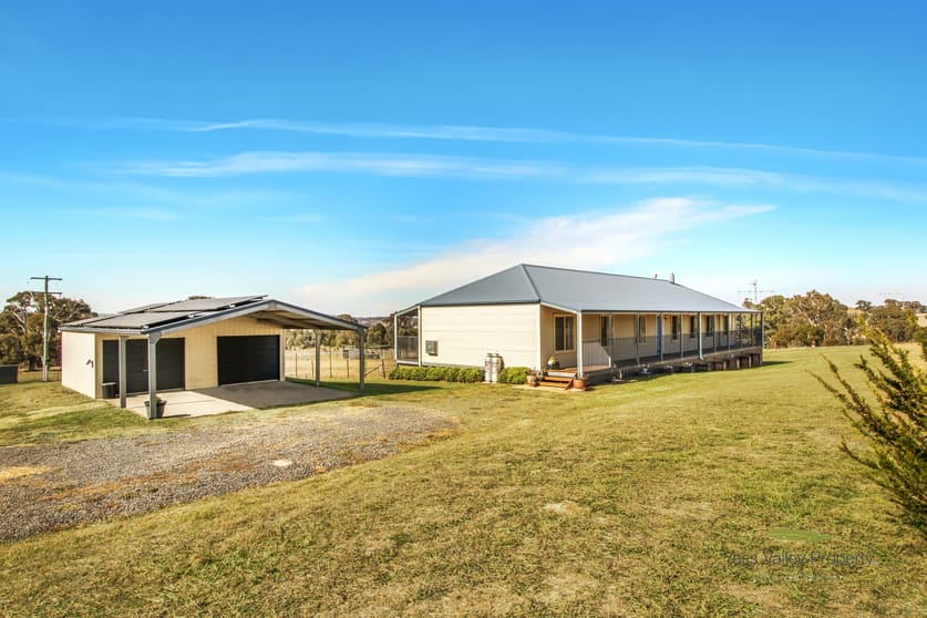 Click to view all images 442 Wargeila Road Yass NSW 2582 - Image 2