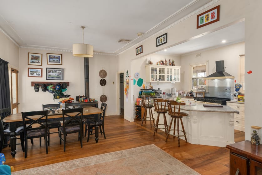Click to view all images 10 Dudley Road Euroa VIC 3666 - Image 2
