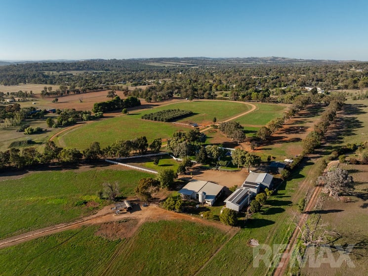 Click to view all images 11 Cummins Drive San Isidore NSW 2650 - Image 2