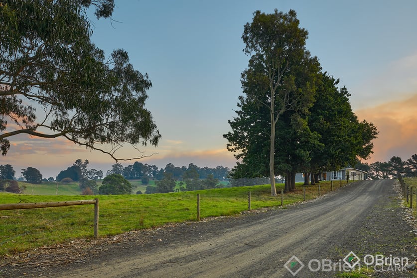 Click to view all images 2675 Willow Grove Road Hill End VIC 3825 - Image 2