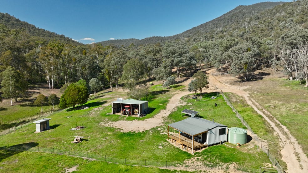 Click to view all images 333 Scrubby Creek Track Omeo VIC 3898 - Image 2