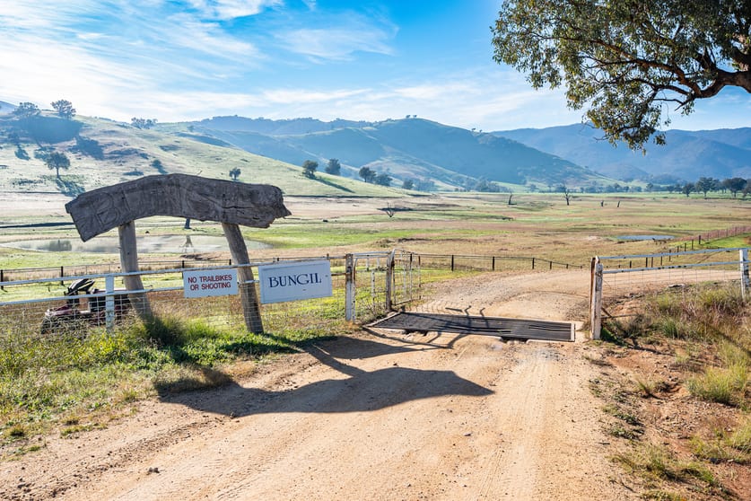 Click to view all images Koetong Creek Track Bungil VIC 3691 - Image 2