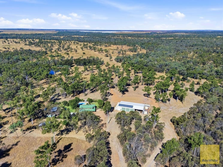 Click to view all images 1315 Selma Road Emerald QLD 4720 - Image 3