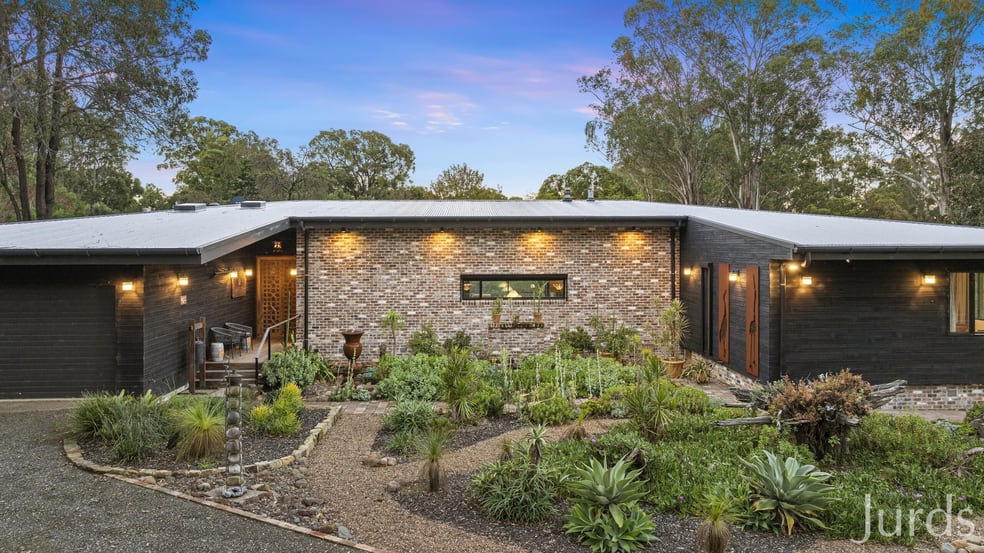 Click to view all images 72 Gillards Road Pokolbin NSW 2320 - Image 3