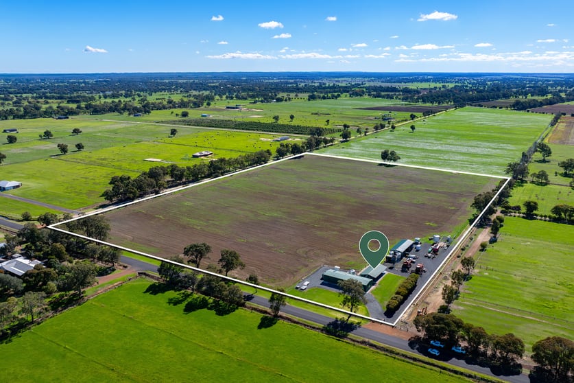Click to view all images 402 Herbert Road Harvey WA 6220 - Image 1