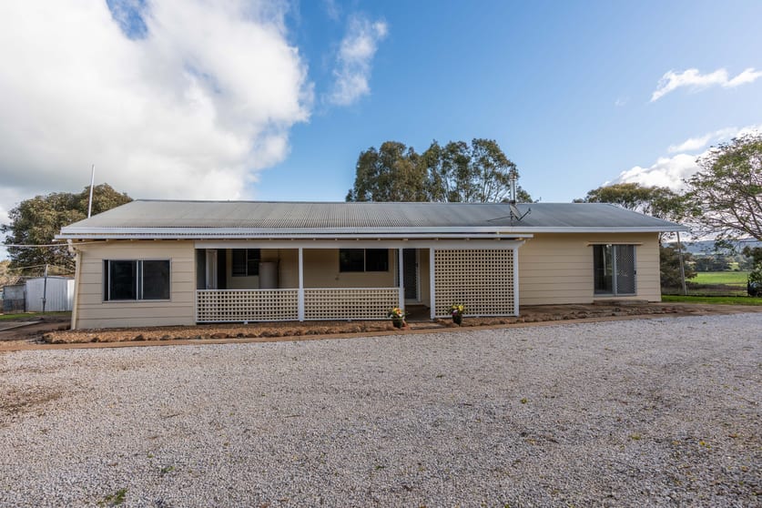 Click to view all images 88 Mandagery Lane Manildra NSW 2865 - Image 2
