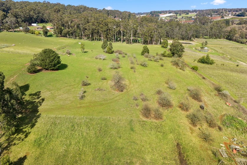 Click to view all images 14 Hunter Road Silvan VIC 3795 - Image 2