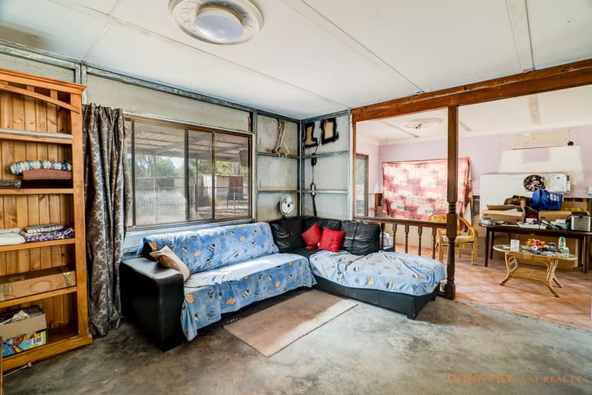 Click to view all images 3 Topaz Crescent Lockyer Waters QLD 4311 - Image 2