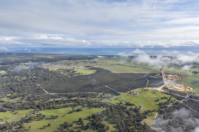 Click to view all images Caraban WA 6041 - Image 1