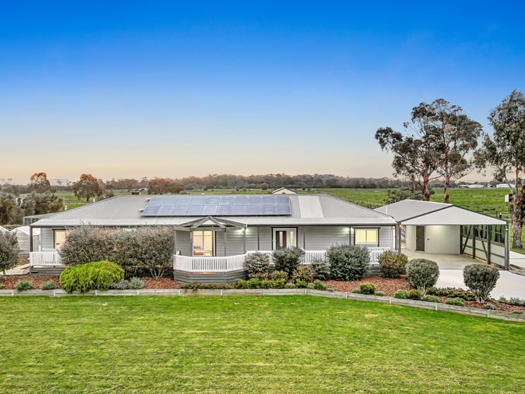 Click to view all images 180 Fourteen Mile Road Garfield VIC 3814 - Image 3