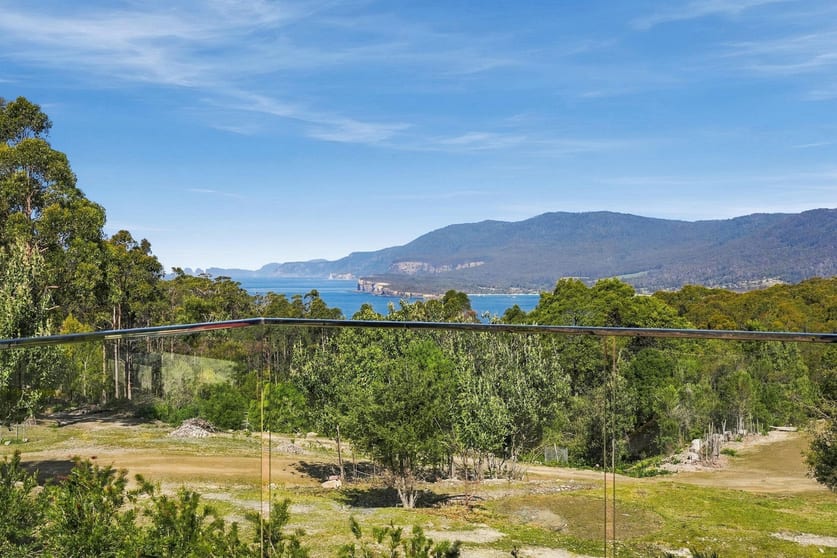 Click to view all images 139 Pirates Bay Drive Eaglehawk Neck TAS 7179 - Image 2
