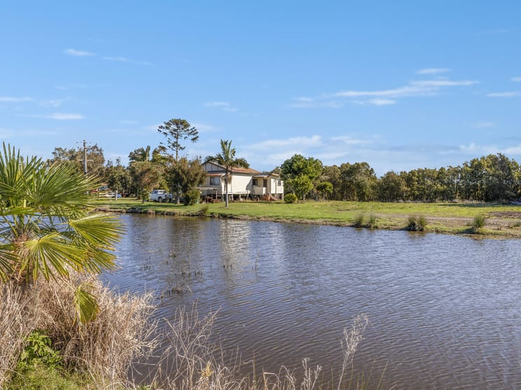 Click to view all images Rainbow Reach NSW 2440 - Image 2