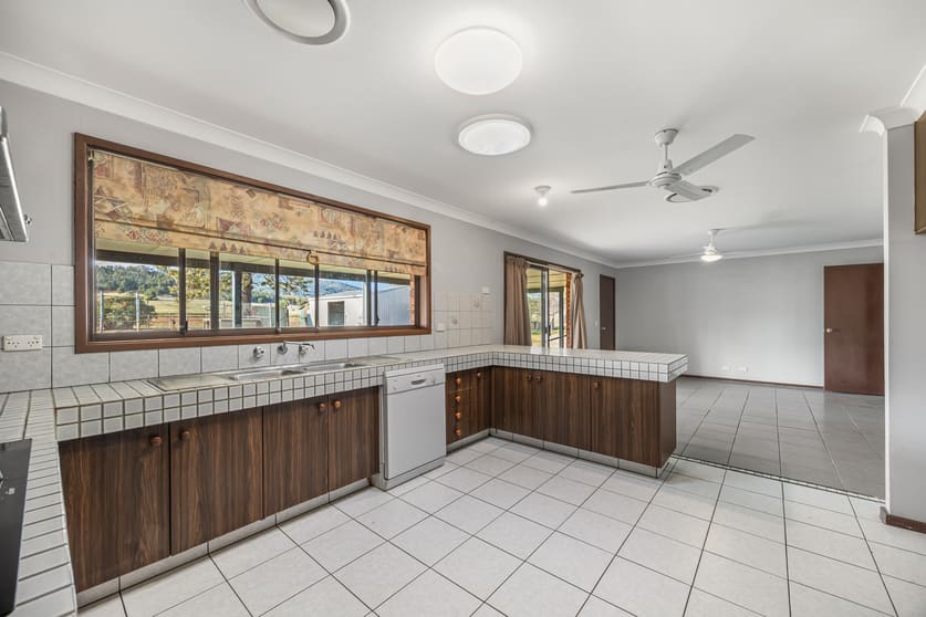 Click to view all images 18 Ormans Lane Kootingal NSW 2352 - Image 3