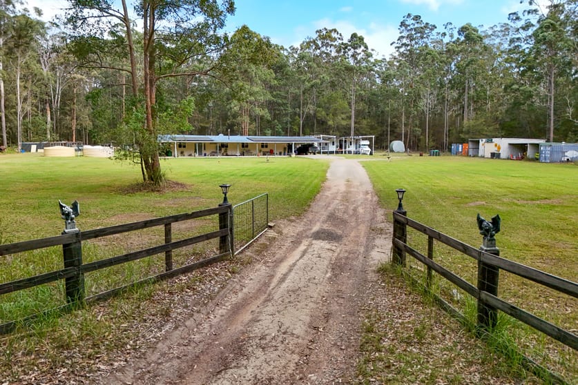Click to view all images 140 Lilli Pilli Road Kundabung NSW 2441 - Image 1