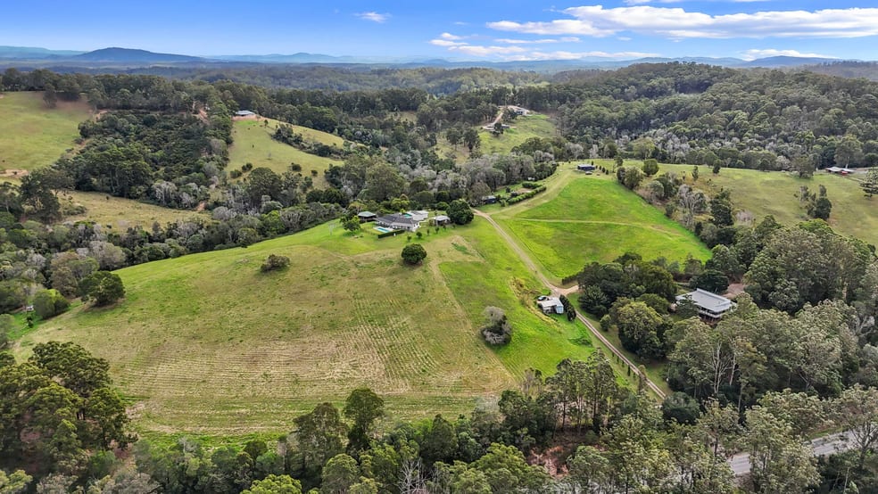 Click to view all images 1021 Tin Can Bay Road Canina QLD 4570 - Image 1
