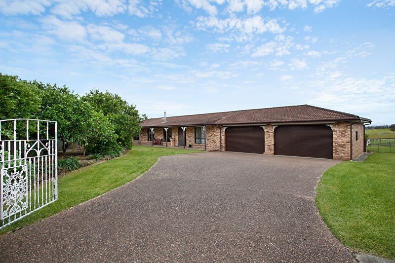 Click to view all images 18 Annette Close Woodberry NSW 2322 - Image 2