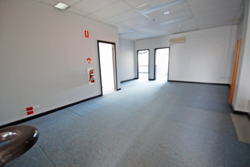 Click to view all images 2/469 Olive Street Albury NSW 2640 - Image 2