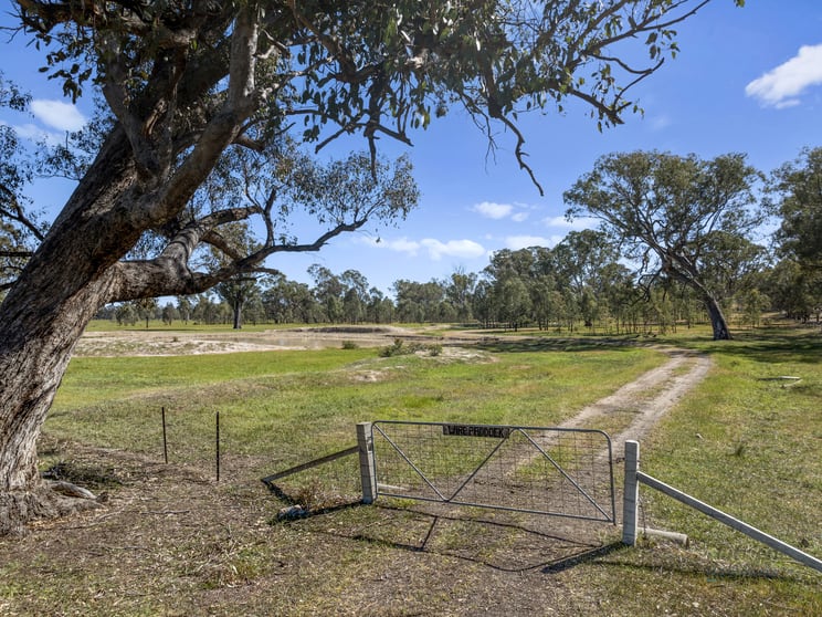 Rural & Farming Property Sold in 19A & 20A Balmattum North Road ...