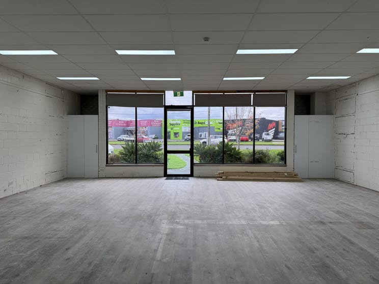 Showrooms / Bulky Goods commercial property for lease at 122 Cheltenham Road Dandenong VIC 3175