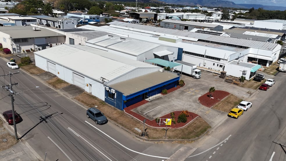 Showrooms / Bulky Goods commercial property for lease at 27-29 Fleming Street Aitkenvale QLD 4814 Showrooms / Bulky Goods commercial property for lease at 27-29 Fleming Street Aitkenvale QLD 4814