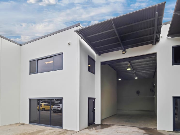 Showrooms / Bulky Goods commercial property for lease at 9/28 Newheath Drive Arundel QLD 4214