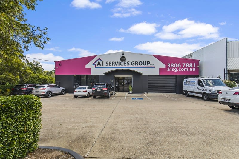 Modern Showroom/Office/Warehouse Facilities Modern Showroom/Office/Warehouse Facilities