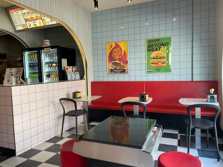 Exclusive Lord Of The Fries Store For Sale In Fitzroy! Great Profits!$ Low Rent!
