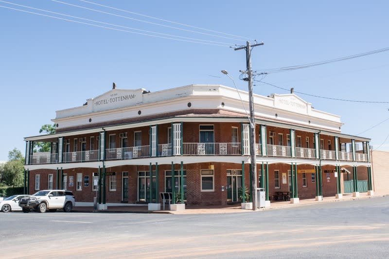 Freehold Hotel for Sale - Tottenham Hotel