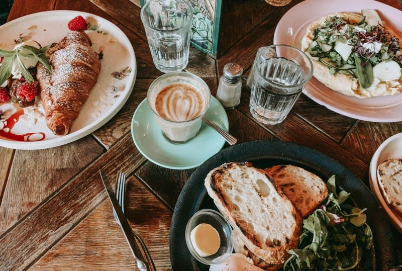 Easy-to-Manage Café  Affordable Rent  Prime Location Near Office Buildings Minimal Cooking Required [2507201]