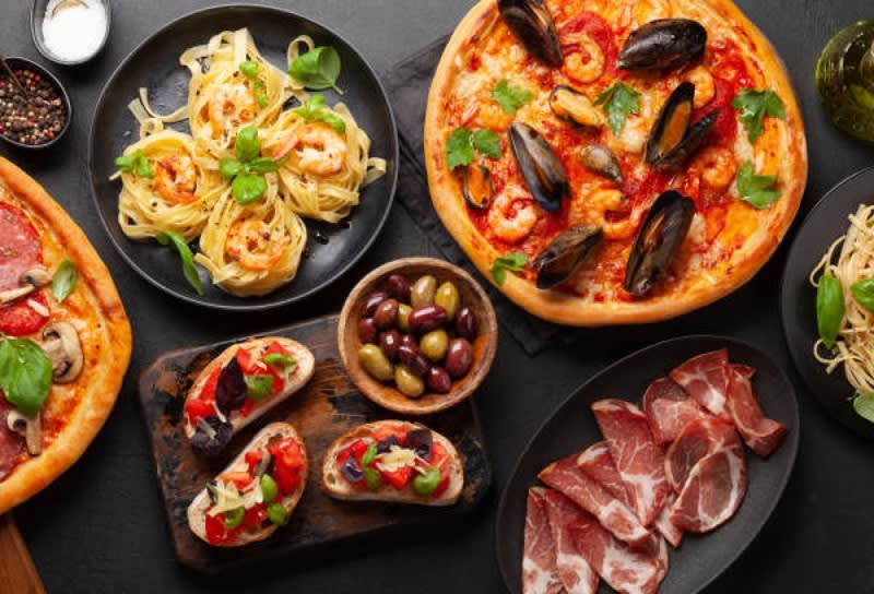 Italian Restaurant and Takeaway Taking a Huge $19,000 p/w! (Our Ref: V2073) Italian Restaurant and Takeaway Taking a Huge $19,000 p/w! (Our Ref: V2073)