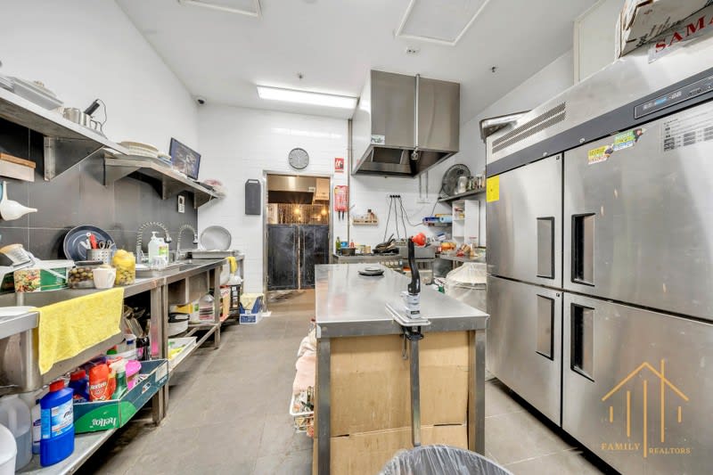 Next to Dandenong Plaza - Exceptional Turnkey Opportunity: Pizza, Kebab, Takeaway & More Next to Dandenong Plaza - Exceptional Turnkey Opportunity: Pizza, Kebab, Takeaway & More