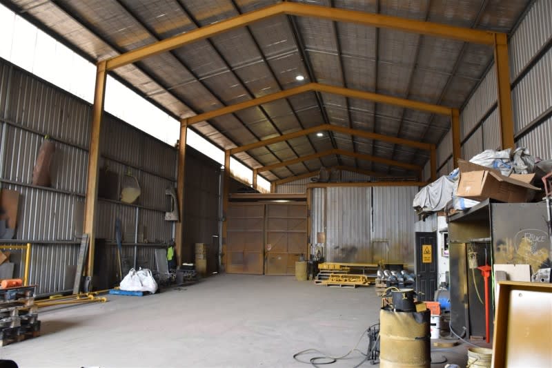 Industrial Freehold With Specialised Infrastructure Industrial Freehold With Specialised Infrastructure