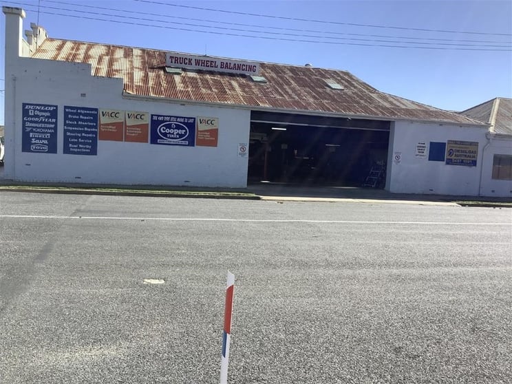 Donald Tyre & Exhaust Centre (Plus Freehold Property!)