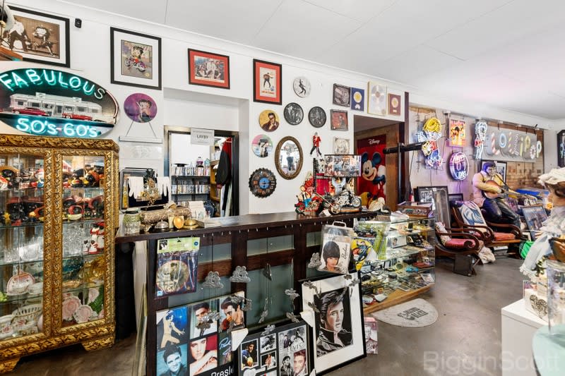 Established Collectables, Antiques & Memorabilia Business Established Collectables, Antiques & Memorabilia Business