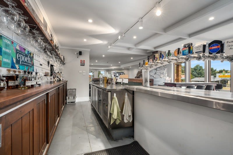 Rare Freehold Hospitality Opportunity In Orange's Growing Eastern Corridor - 153hf Rare Freehold Hospitality Opportunity In Orange's Growing Eastern Corridor - 153hf