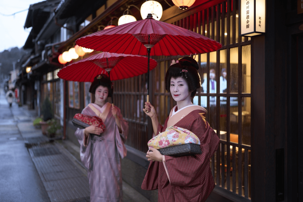 Cultural Experience at Kanazawa Geisha and Teahouse District Museum