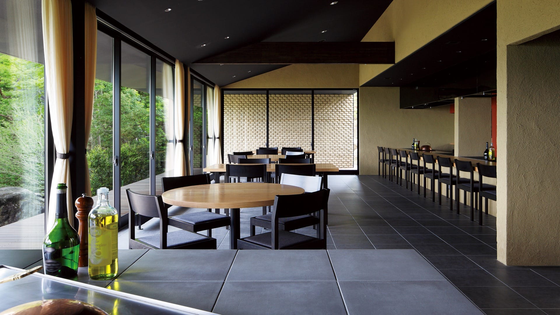 Sophisticated and Open Interior Atmosphere