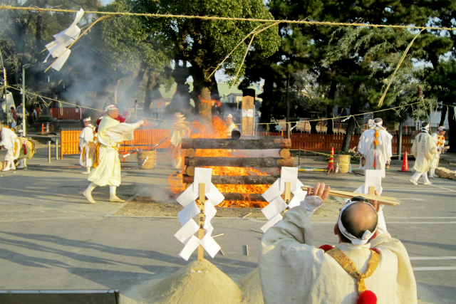 Kosatsu Shonoshiki (Old Talisman Burning Ceremony)