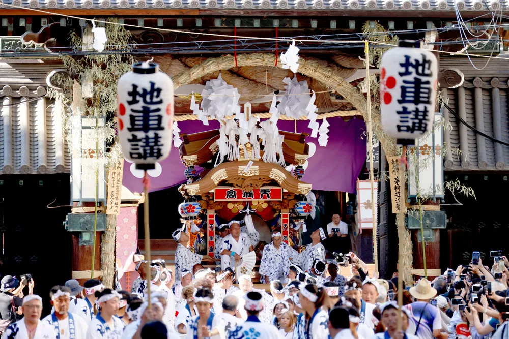 The "Rikutogyo" Land Procession