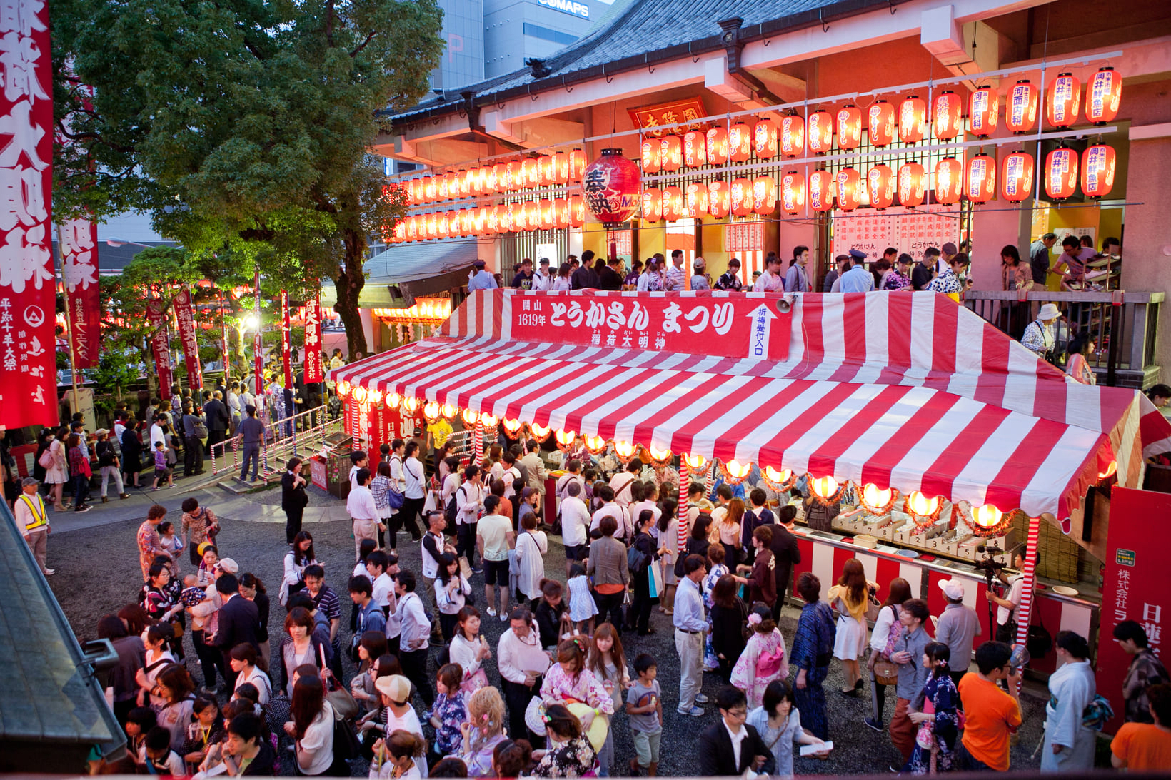 Wear a Yukata and Enjoy the Quintessentially Japanese Festival Atmosphere on the Temple Grounds