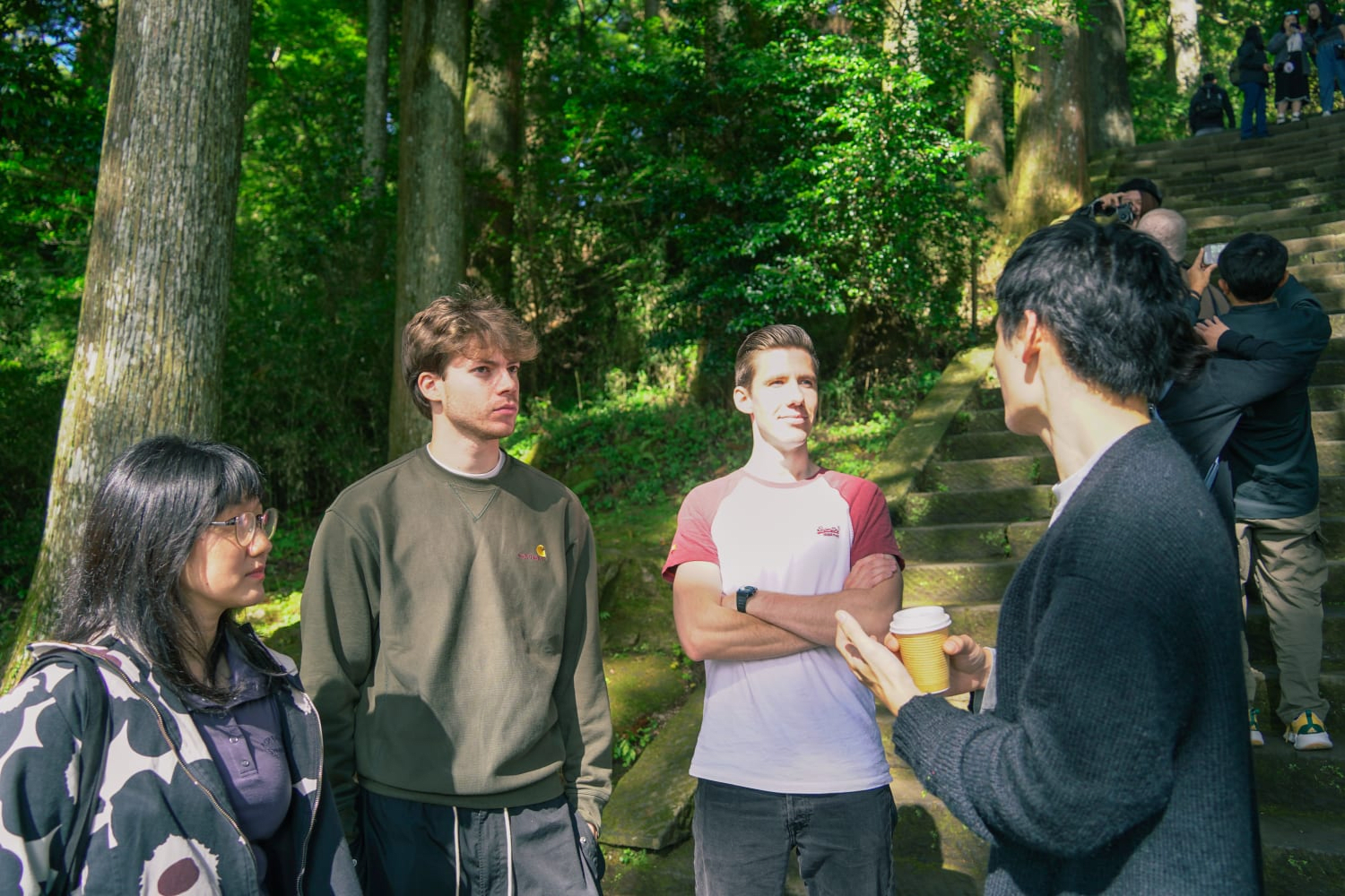 let a guide who knows Hakone inside out show you around by private car!
