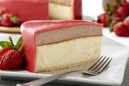 Premium Strawberry Cake 1 kg Online at Best Price | Whole Cakes | Lulu  Bahrain