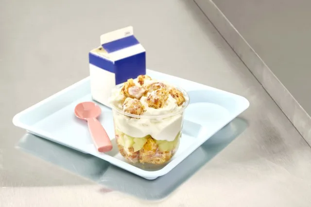 Apple Cinnamon Roll Parfait
